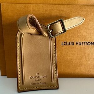 Louis Vuitton luggage tag/slightly darker patina